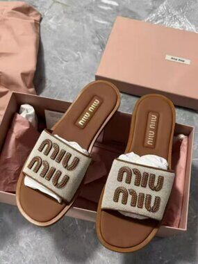 Miu Miu Logo Canvas Slides